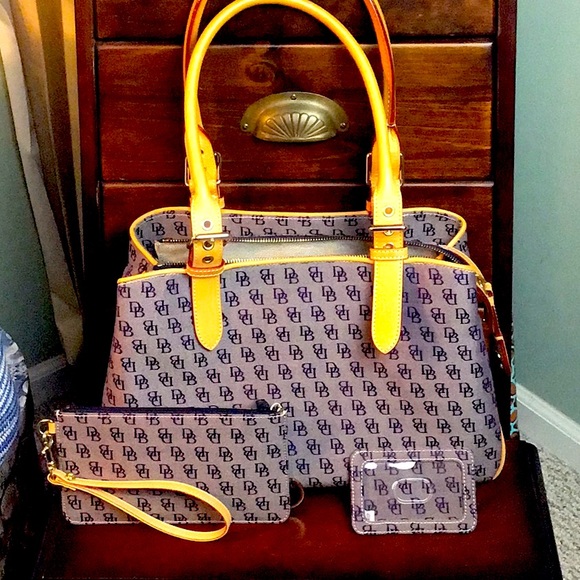 CLEARANCE SALE 🌸 Vtg. NEW Dooney & Bourke Satchel w/ Wristlet & ID holder NWOT - Picture 1 of 16